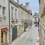 Les Ducs De Bourgogne En Hyper Centre