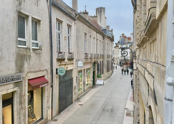 Les Ducs De Bourgogne En Hyper Centre